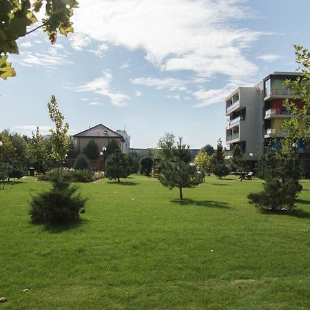 Airport Residence - Across From Otopeni Airport 외부 사진