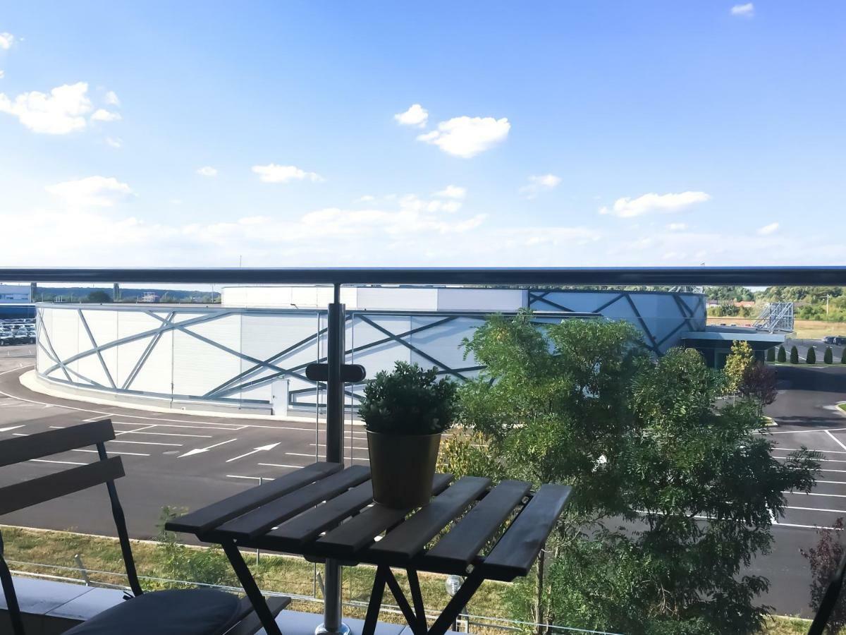 Airport Residence - Across From Otopeni Airport 외부 사진